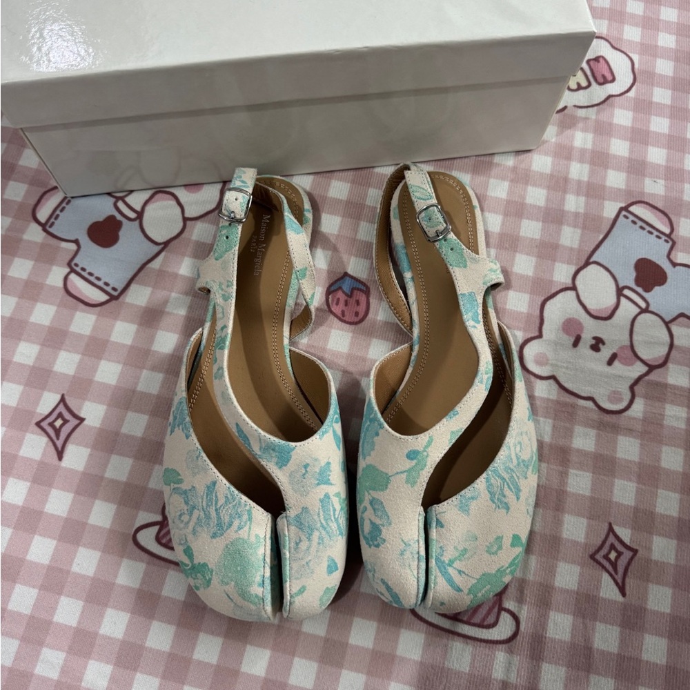 Maison Margiela Floral Split-Toe Slingback Flats in Mint and Cream